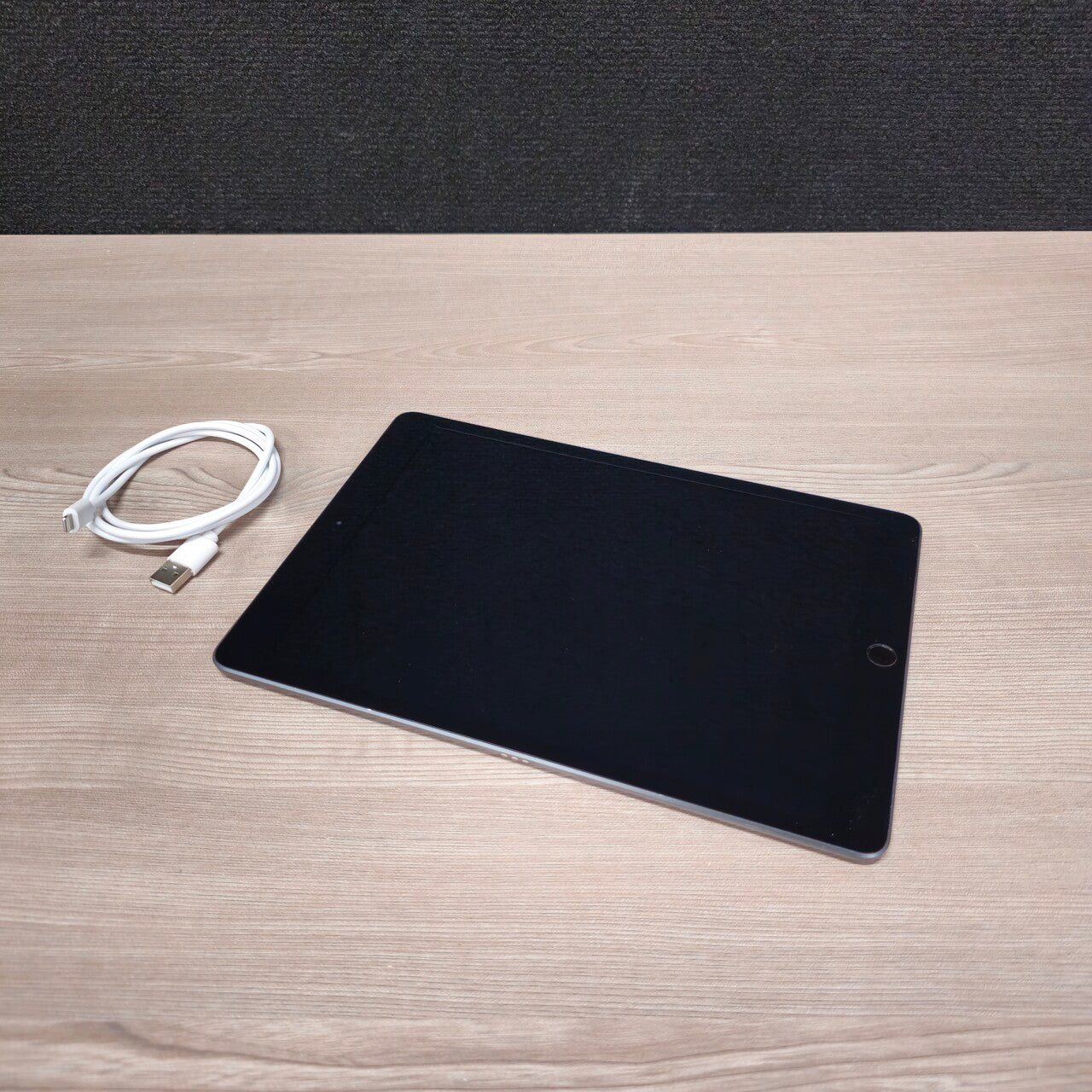 Refurbished Apple iPad / 8th Gen / 128GB / Cellular / iOS 26