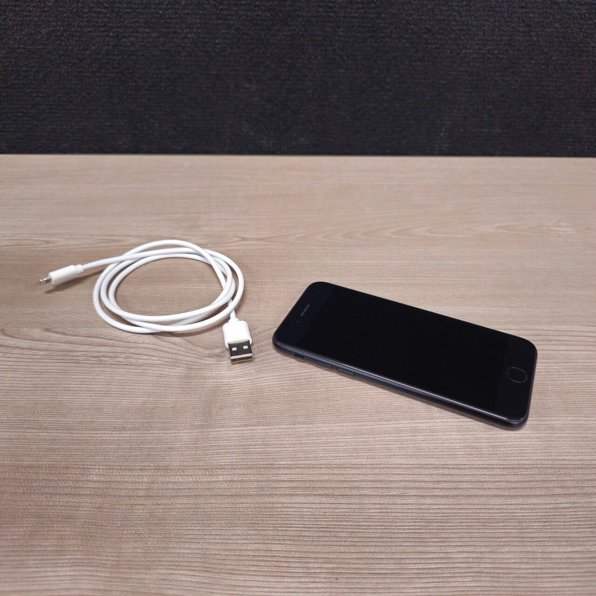 Refurbished Apple iPhone SE 2nd Gen (2020) / iOS 26