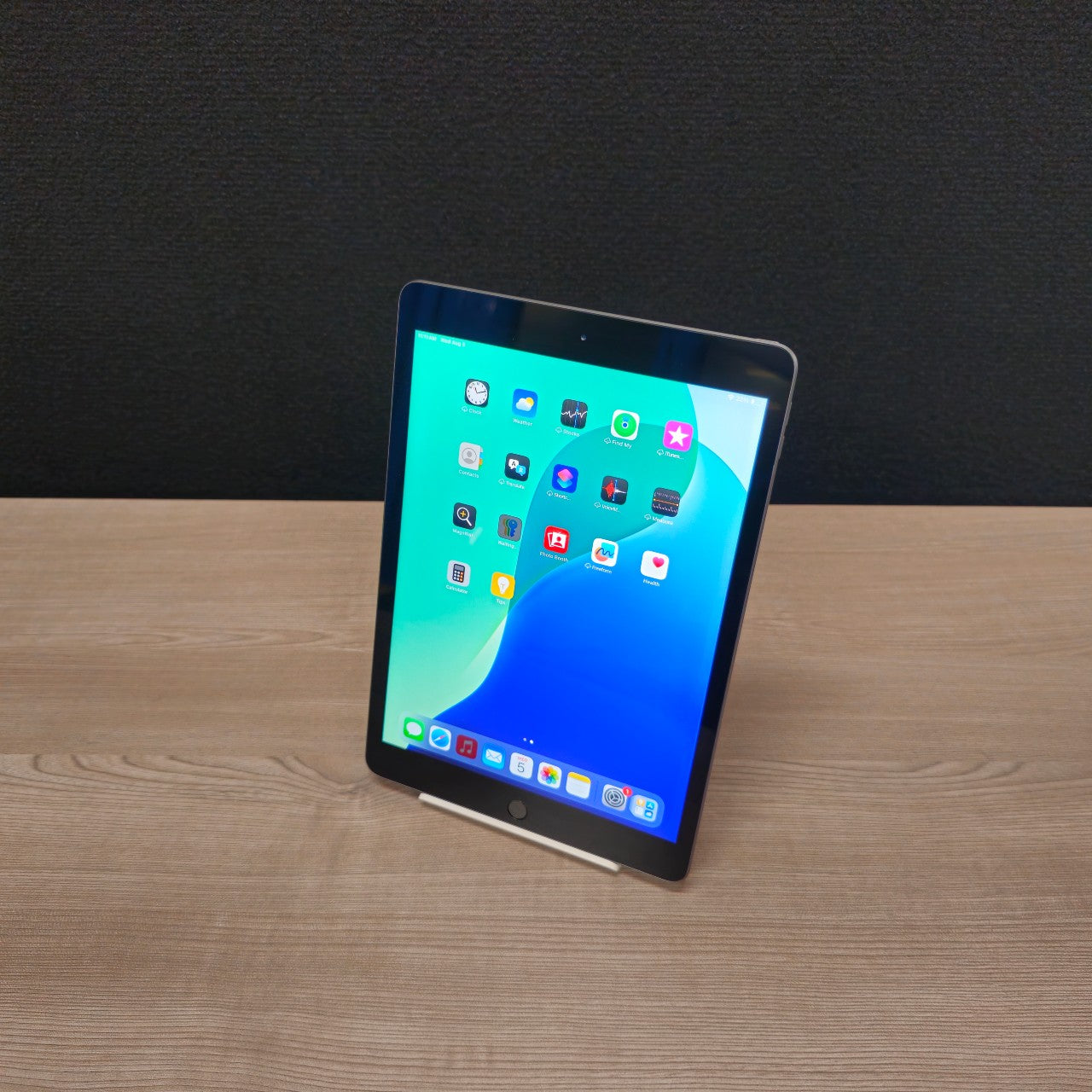 Refurbished Apple iPad / 8th Gen / 32GB / iOS 26