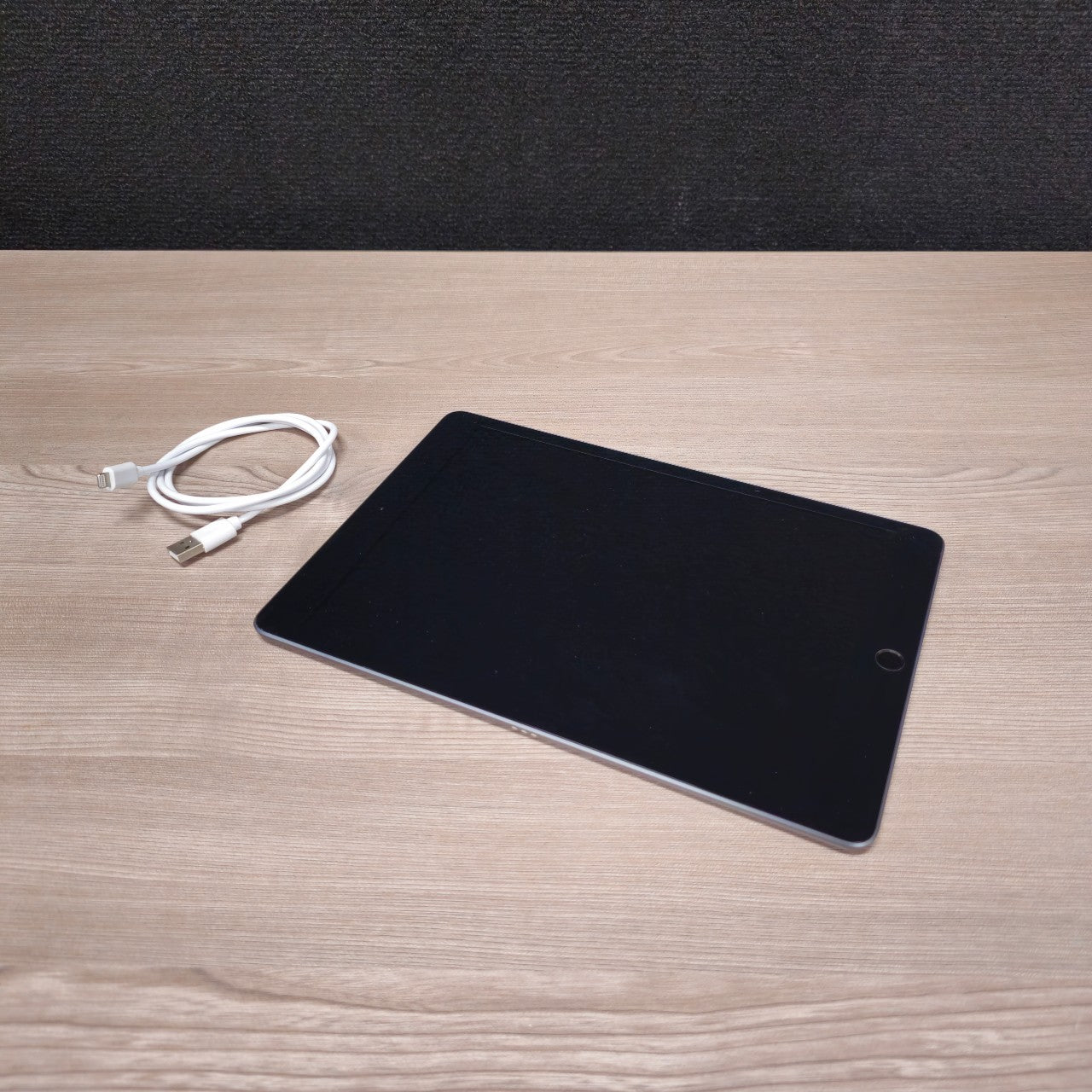 Refurbished Apple iPad / 8th Gen / 32GB / iOS 26
