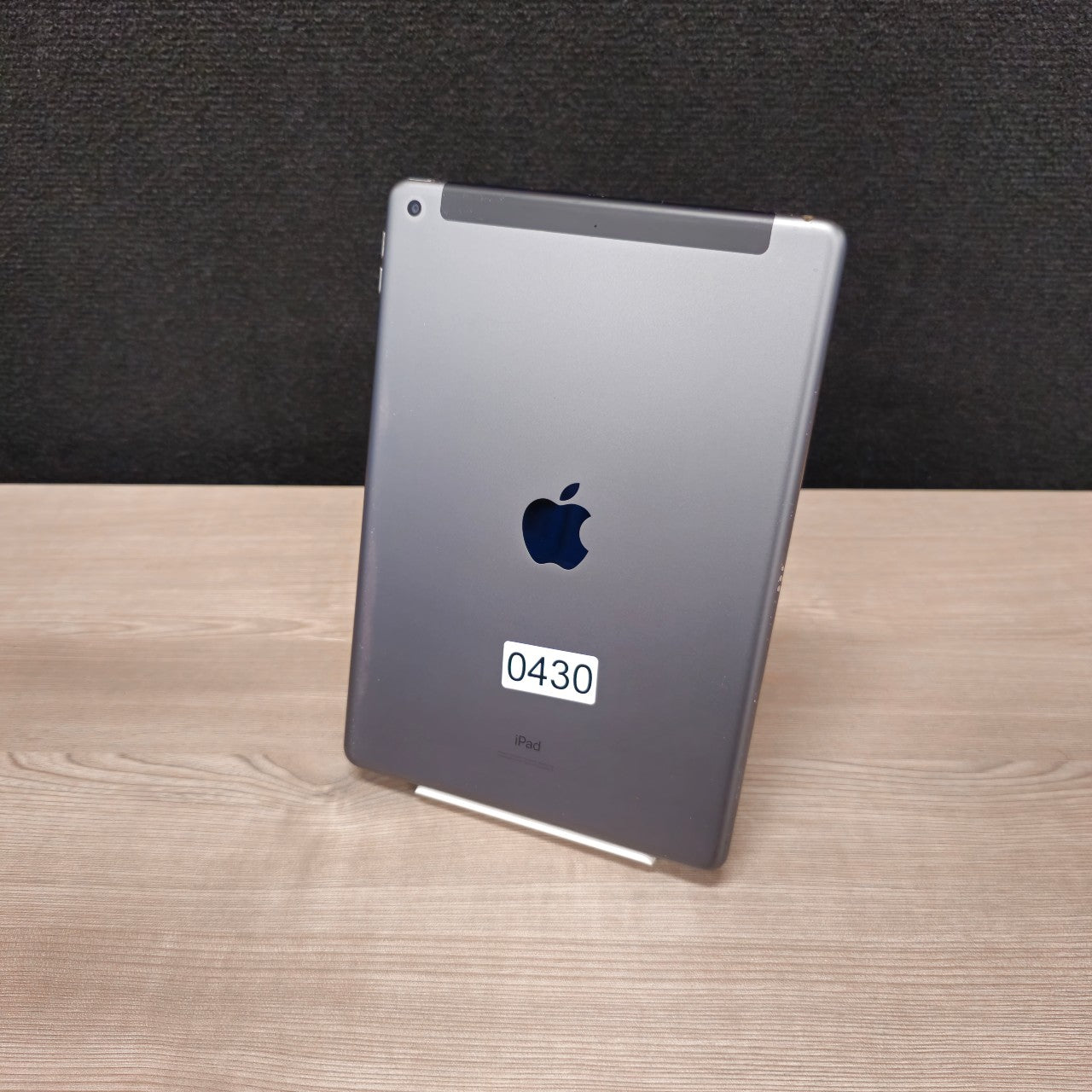 Refurbished Apple iPad / 8th Gen / 32GB / iOS 26