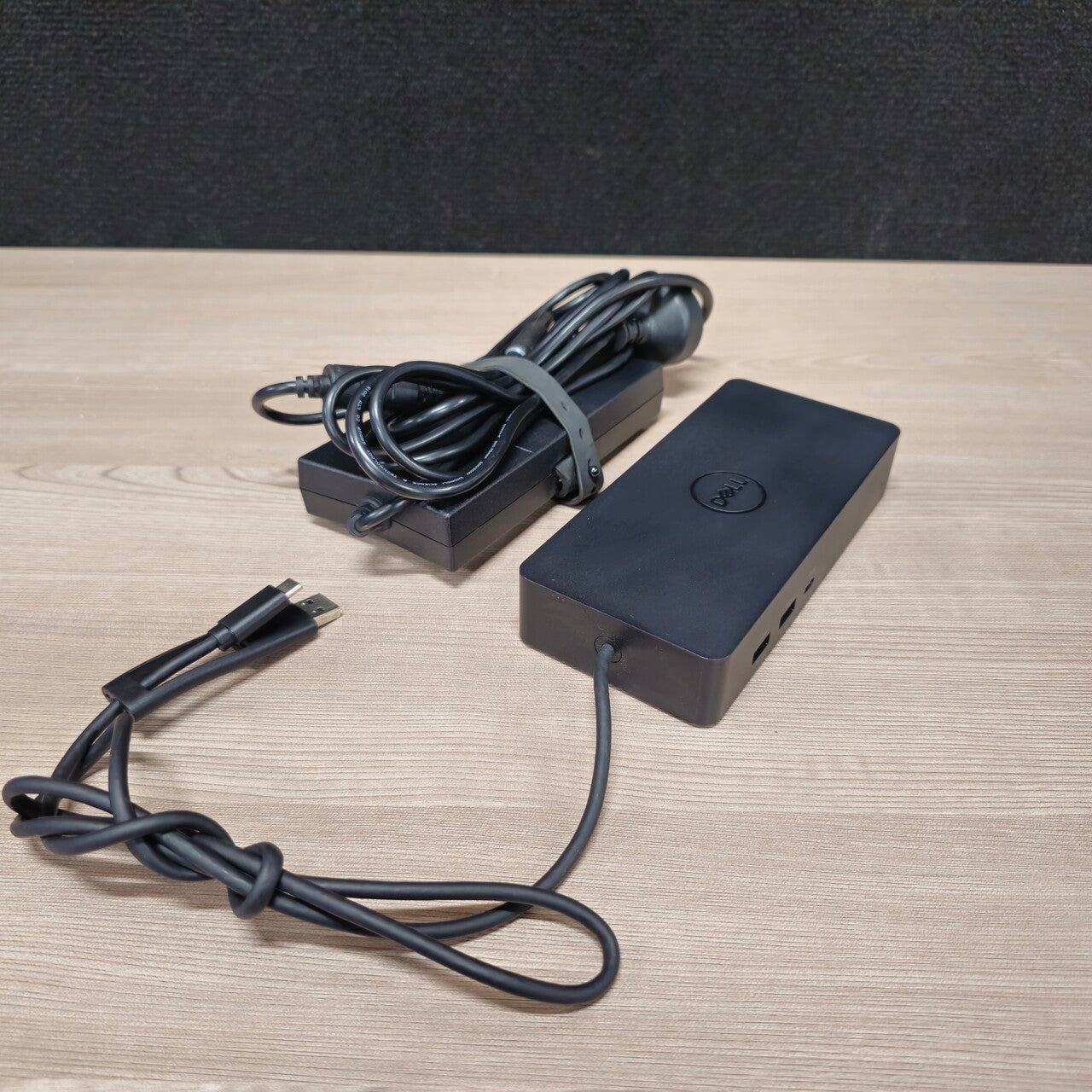 Refurbished Dell D6000S Docking Station