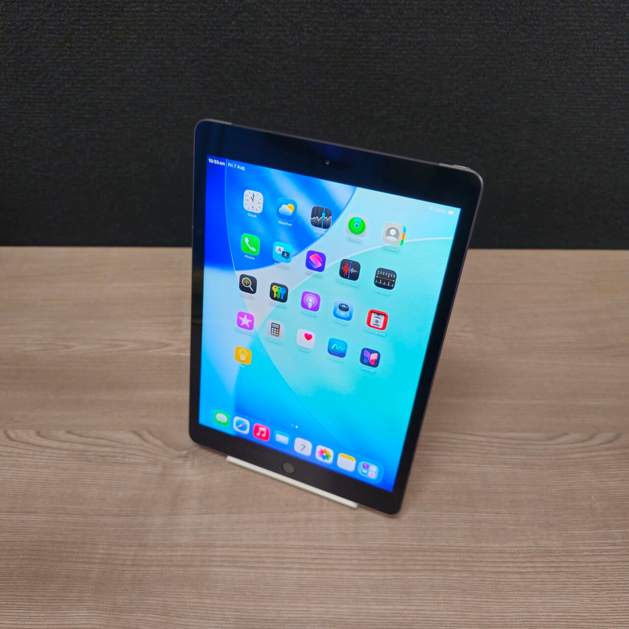 Refurbished Apple iPad / 8th Gen / 128GB / Cellular / iOS 26