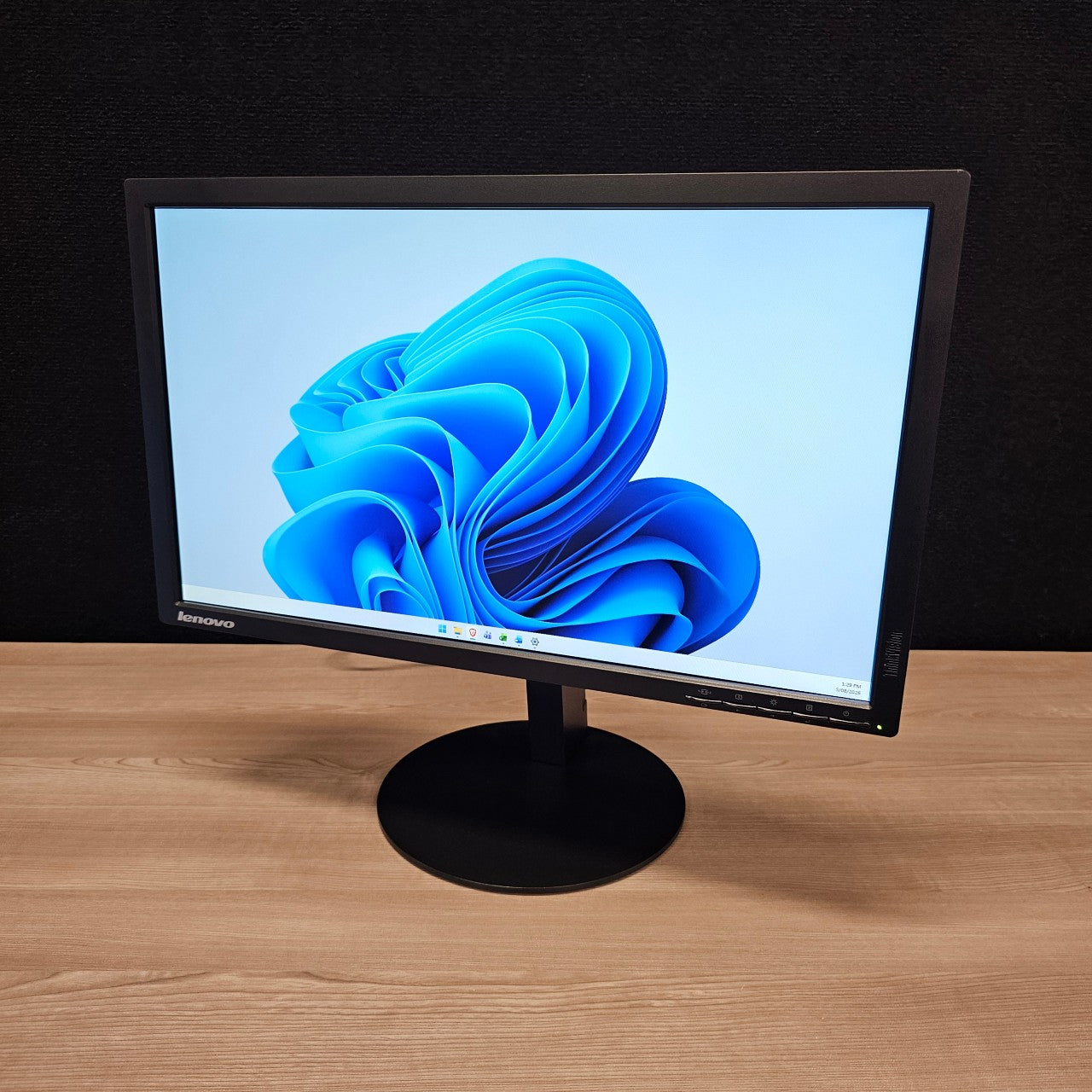 New Lenovo T2224Pd 21.5" Monitor