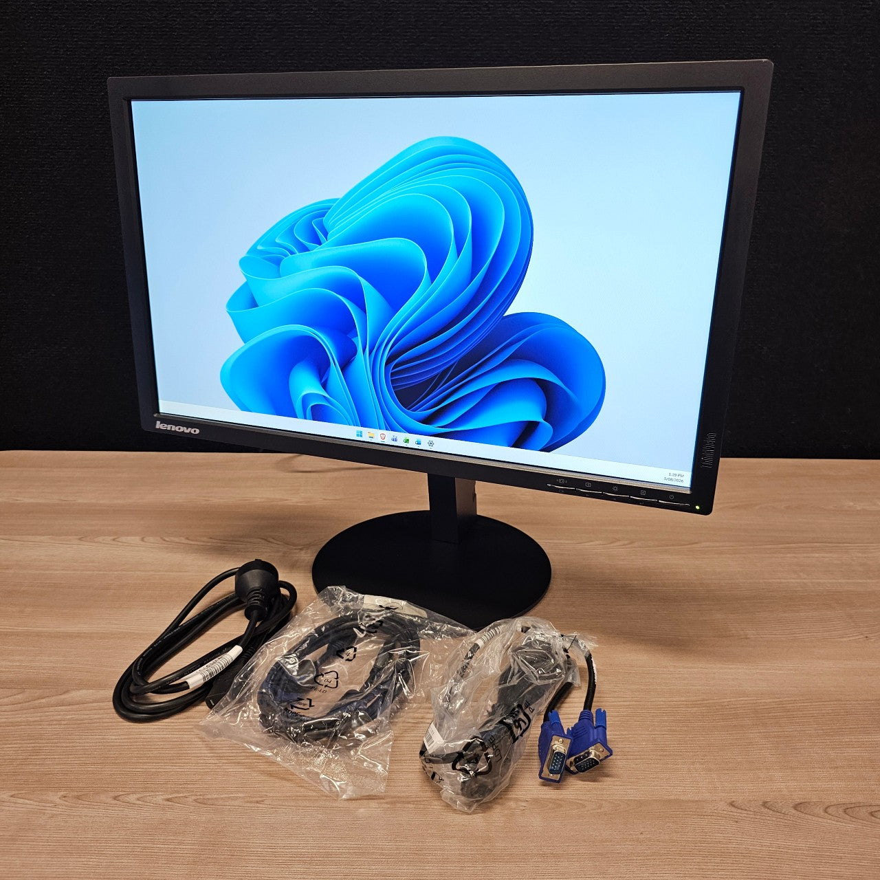 New Lenovo T2224Pd 21.5" Monitor