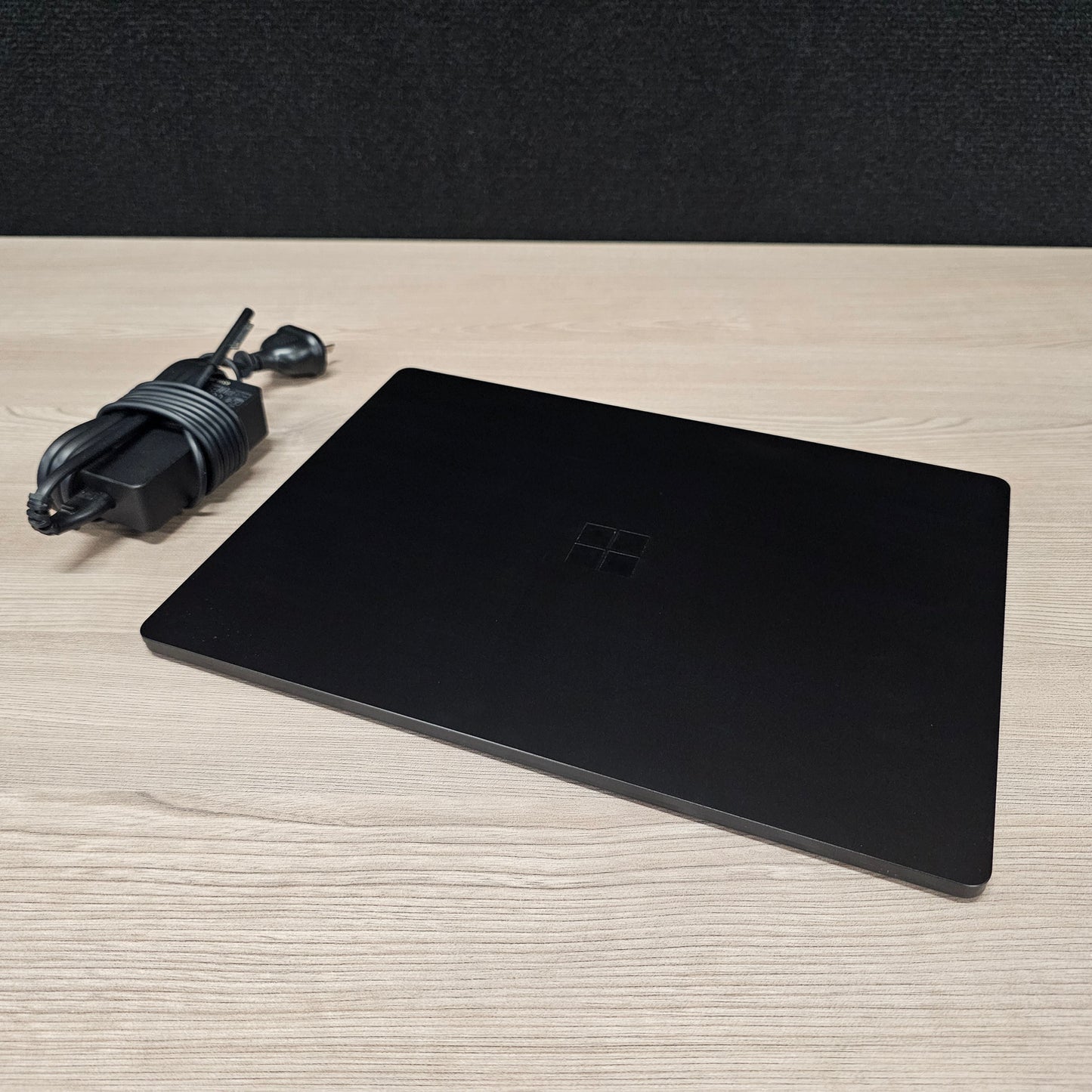 Refurbished Microsoft Surface Laptop 3 / i7 10th Gen / 16GB RAM / 256GB SSD / Touch / W11 (Get One Give One)