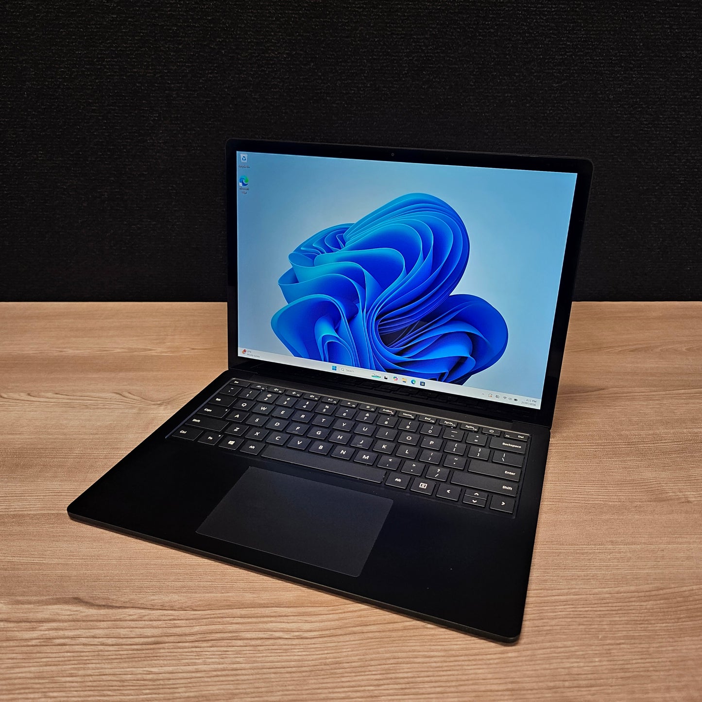 Refurbished Microsoft Surface Laptop 3 / i7 10th Gen / 16GB RAM / 256GB SSD / Touch / W11 (Get One Give One)