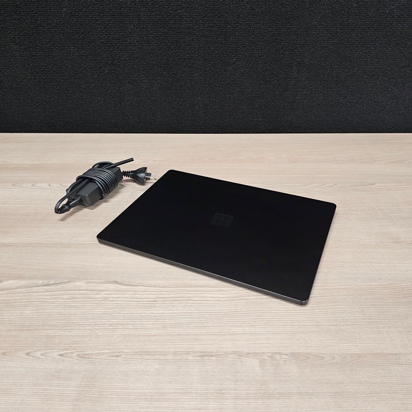 Refurbished Microsoft Surface Laptop 5 / i7 12th Gen / 16GB / 256GB / Touch /W11 (Get One Give One)