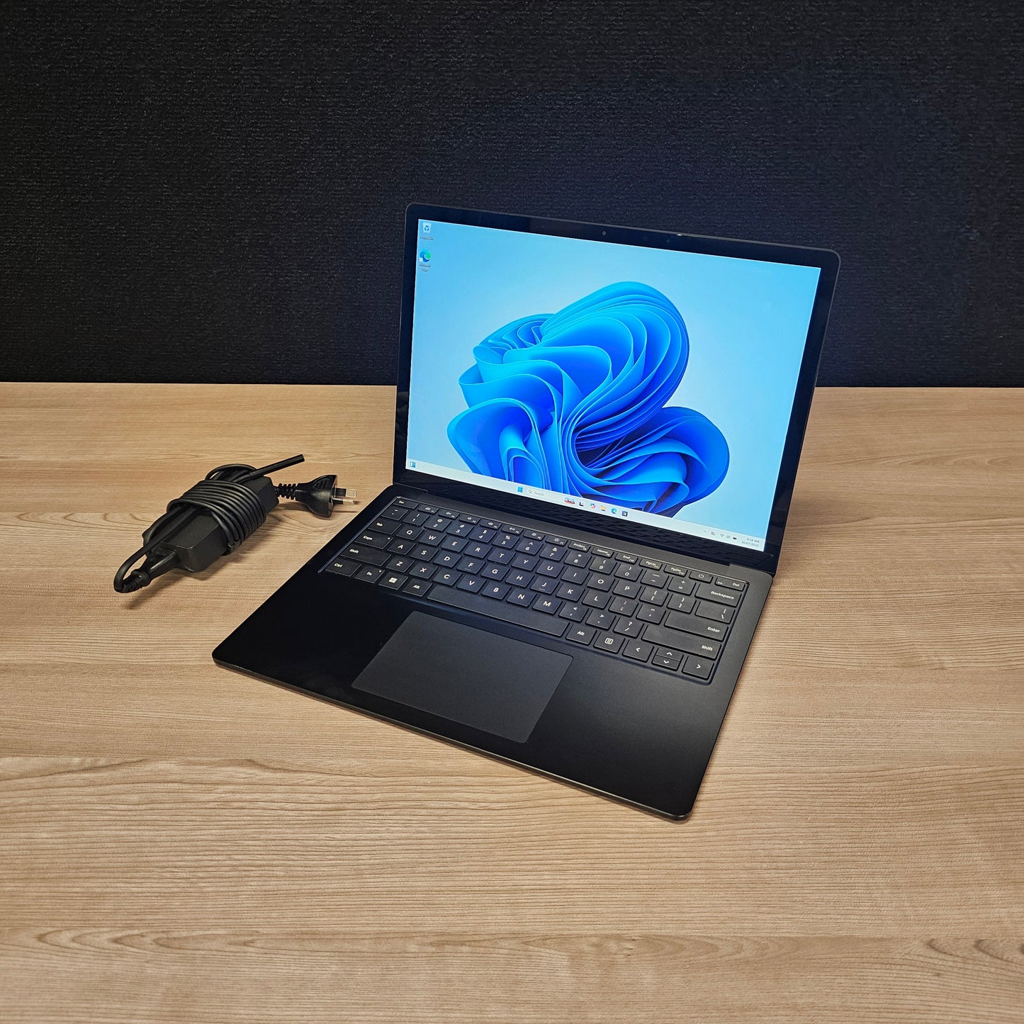 Refurbished Microsoft Surface Laptop 5 / i7 12th Gen / 16GB / 256GB / Touch /W11 (Get One Give One)