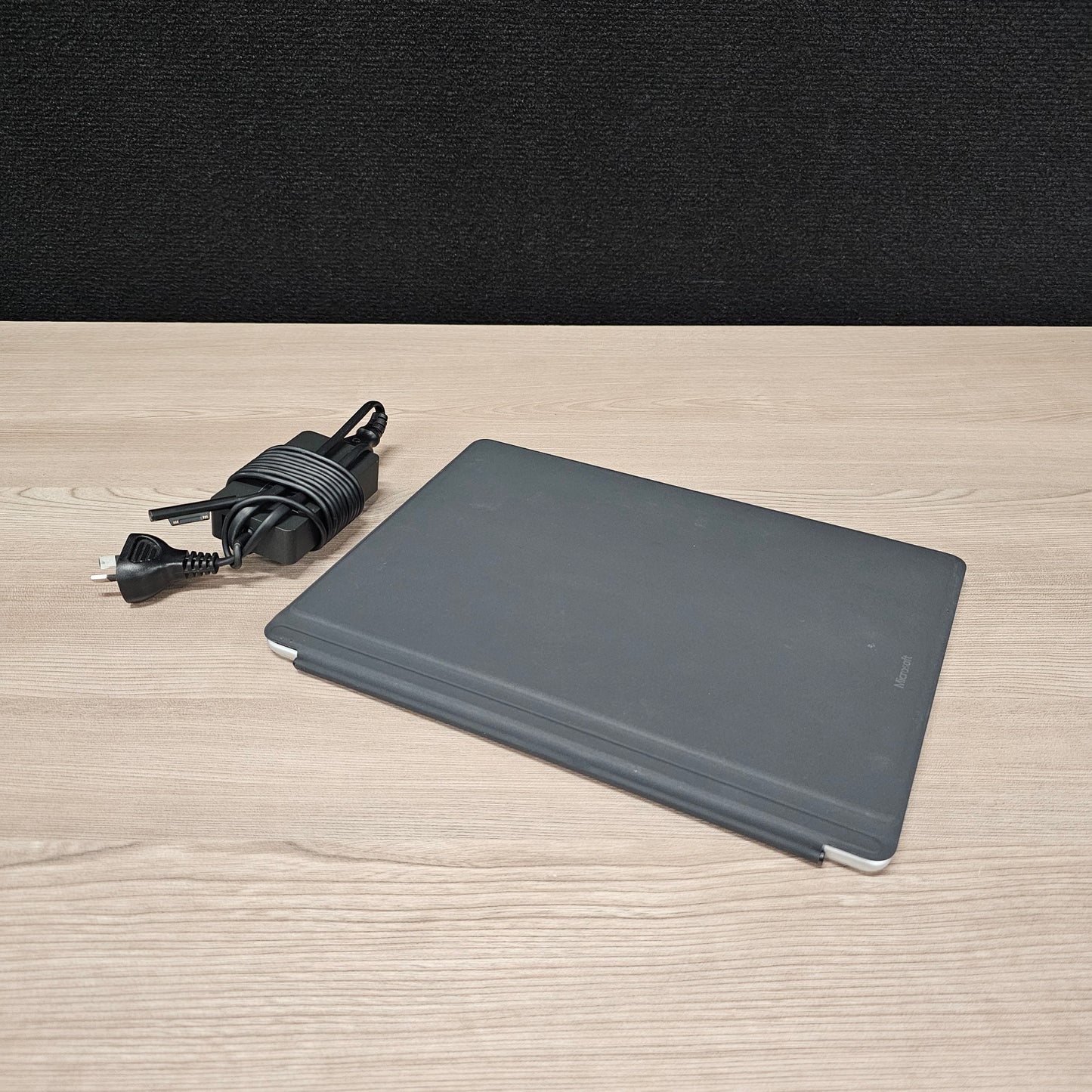 Refurbished Microsoft Surface Pro 8 / i5 11th Gen / 8GB / 128GB / Touch / W11 (Get One Give One)