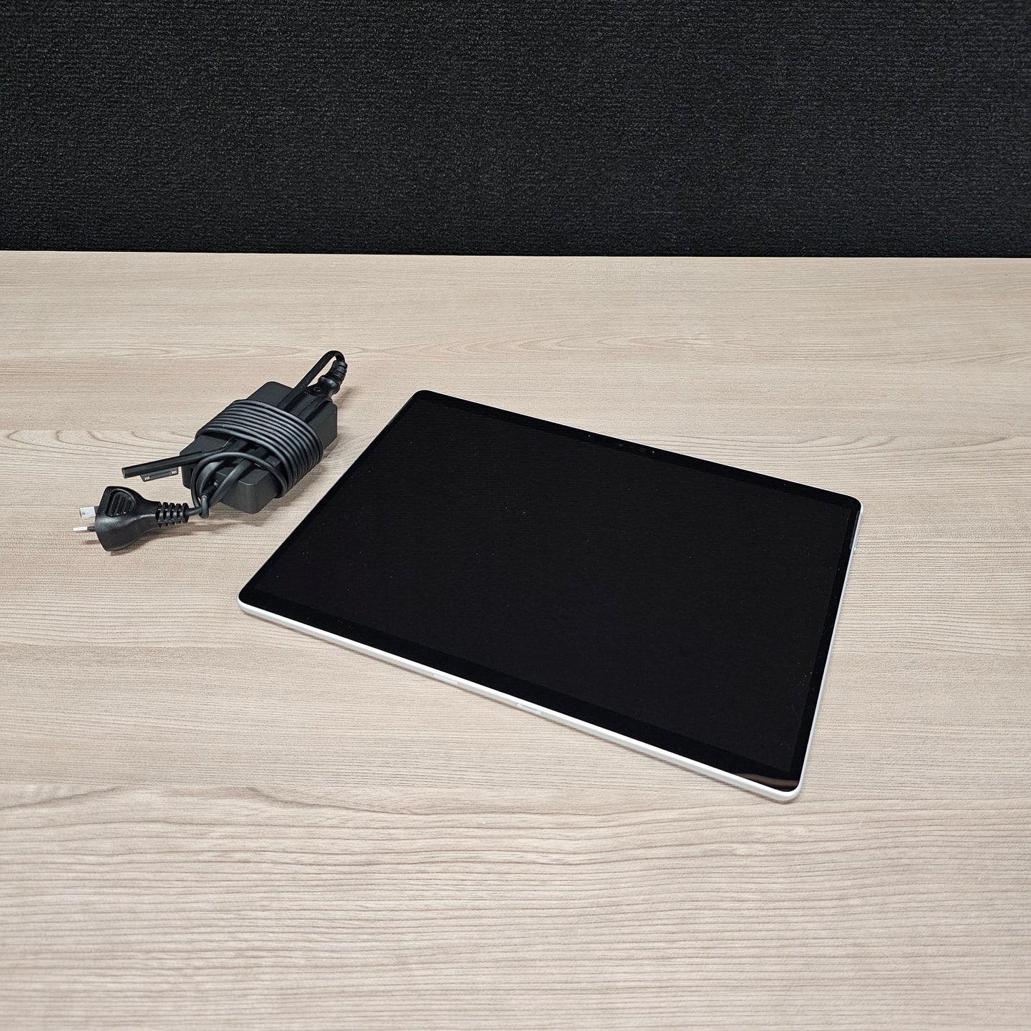 Refurbished Microsoft Surface Pro 8 (Tablet Only) / i5 11th Gen / 8GB / 128GB / Touch / W11 (Get One Give One)