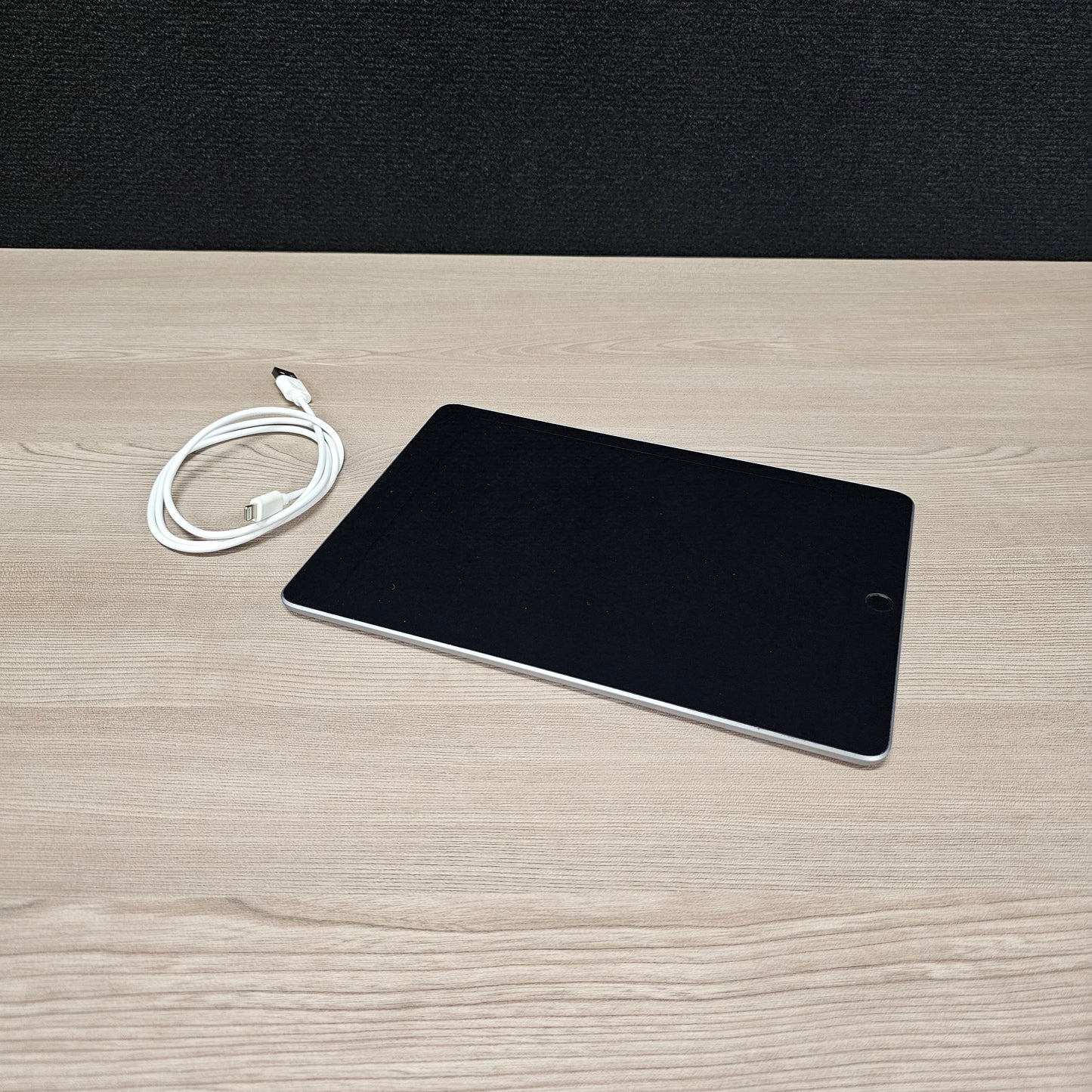 Refurbished Apple iPad / 6th Gen / 32GB / iOS 17