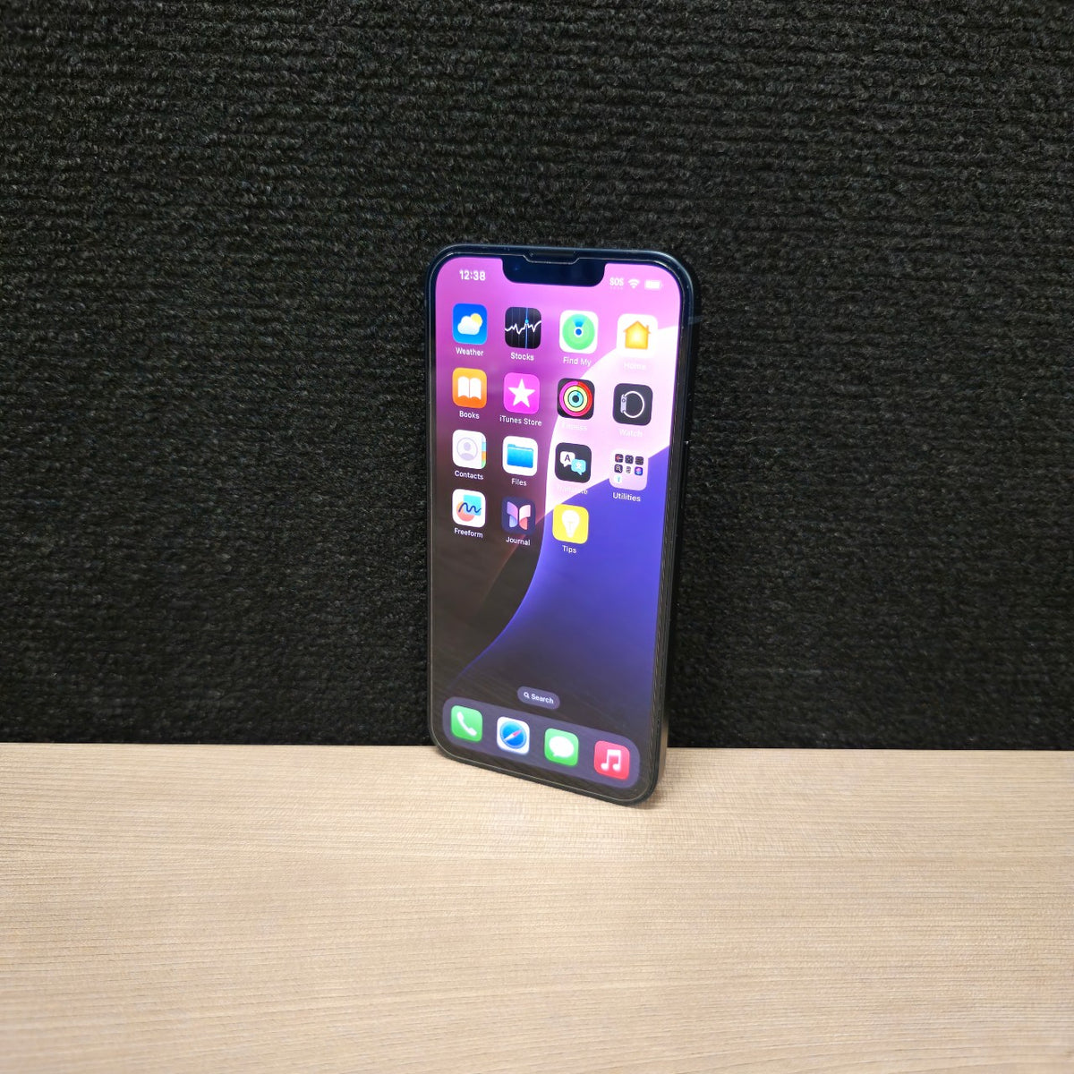 Refurbished Apple iPhone 13 / iOS 26