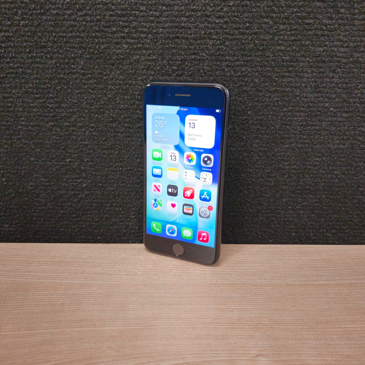 Refurbished Apple iPhone SE 2nd Gen (2020) / iOS 26